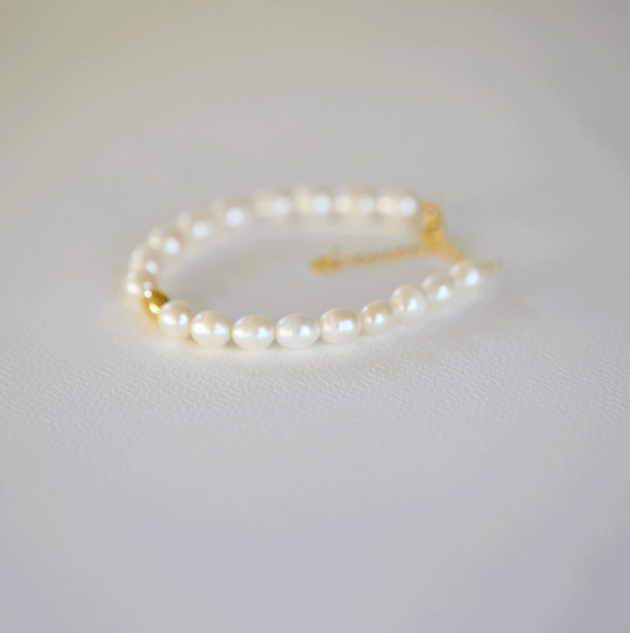 7mm freshwater pearl and 18k Gold Bead Adjustable Bracelet